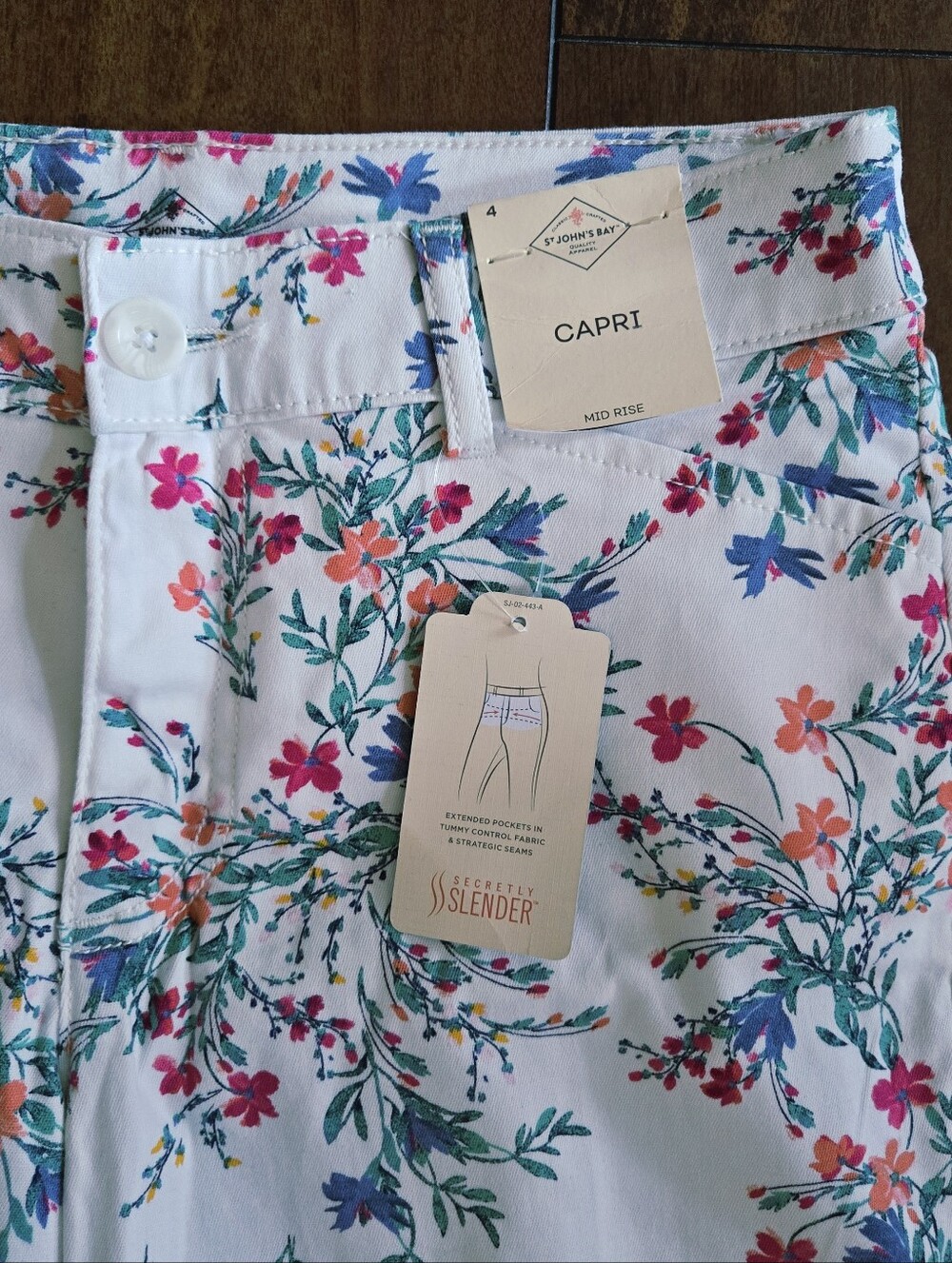 St Johns Bay Pants Women's White Floral Mid Rise Capri Secretly Slender Size 4 - Picture 4 of 10